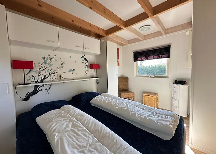 525 Op Recreatiepark De Wielen 샬레