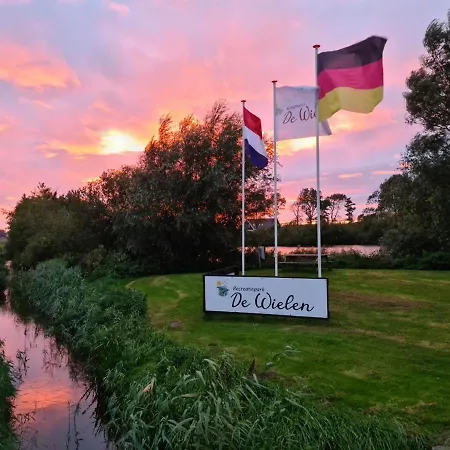 525 Op Recreatiepark De Wielen Chalet *