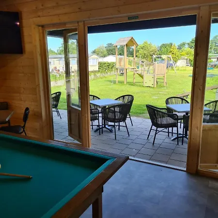 525 Op Recreatiepark De Wielen Chalet
