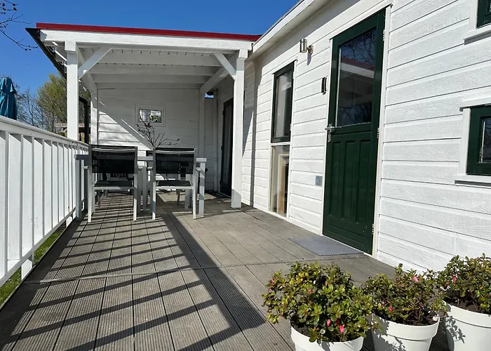 525 Op Recreatiepark De Wielen Chalet